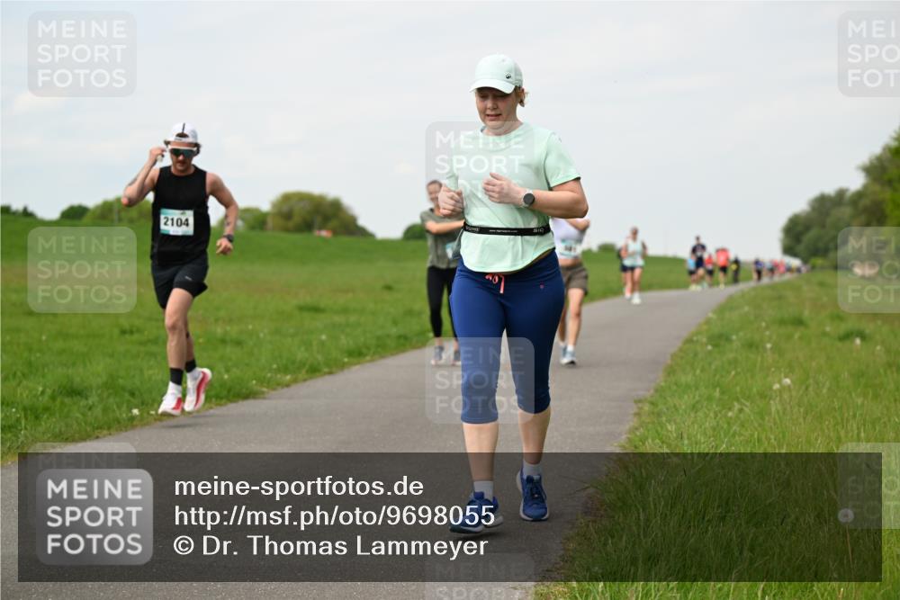 10.05.2026 - 8. Wedeler Halbmarathon Dr. Thomas Lammeyer http://msf.ph/oto/9698055 10.05.2026 11:31:34 Laufen 2104 meine-sportfotos.de