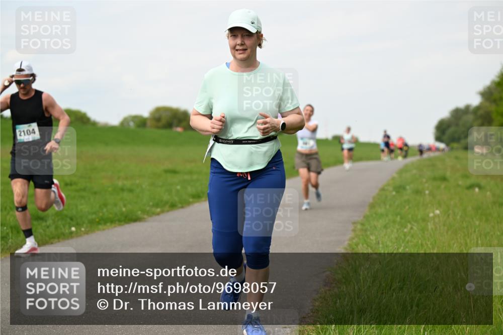 10.05.2026 - 8. Wedeler Halbmarathon Dr. Thomas Lammeyer http://msf.ph/oto/9698057 10.05.2026 11:31:34 Laufen 2104 meine-sportfotos.de