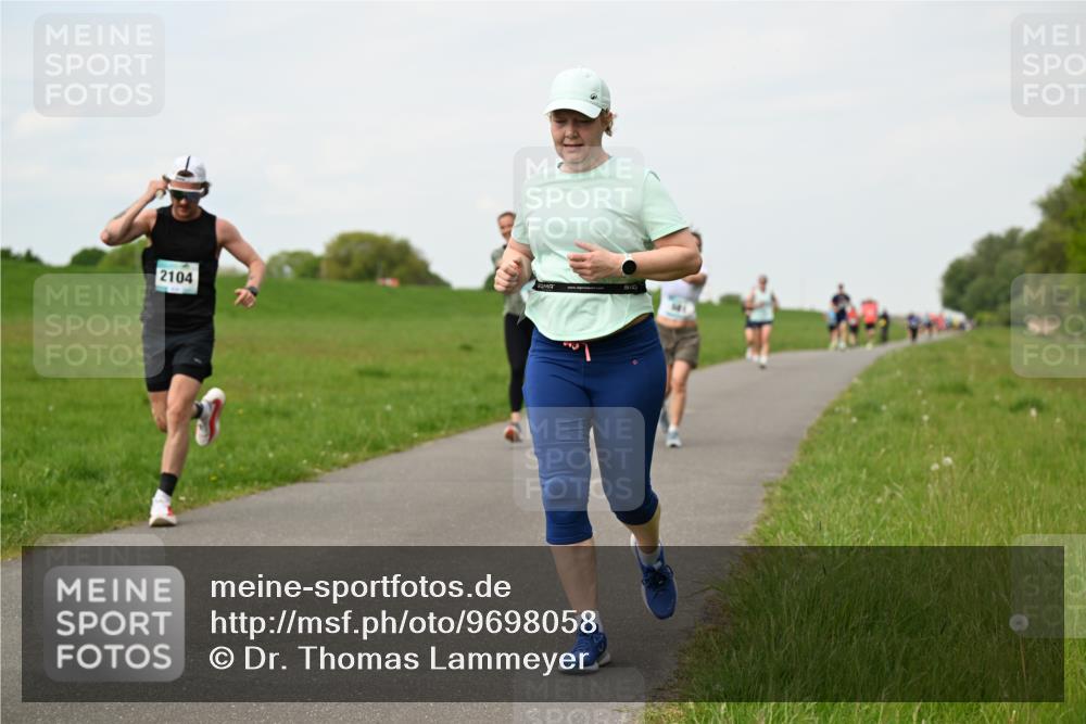 10.05.2026 - 8. Wedeler Halbmarathon Dr. Thomas Lammeyer http://msf.ph/oto/9698058 10.05.2026 11:31:34 Laufen 2104 meine-sportfotos.de