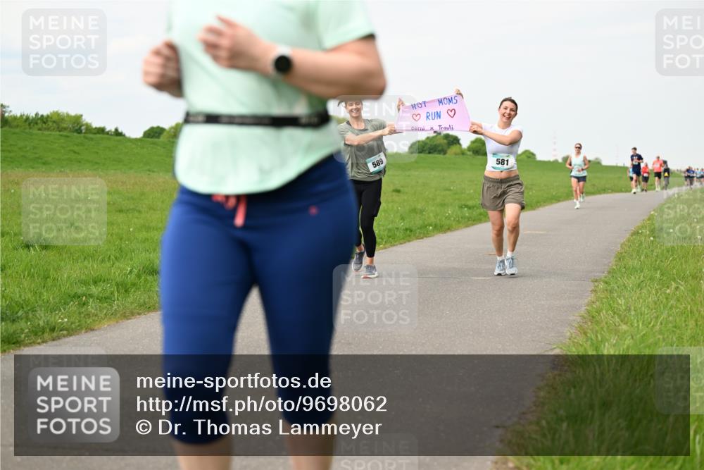 10.05.2026 - 8. Wedeler Halbmarathon Dr. Thomas Lammeyer http://msf.ph/oto/9698062 10.05.2026 11:31:35 Laufen 589, 581 meine-sportfotos.de