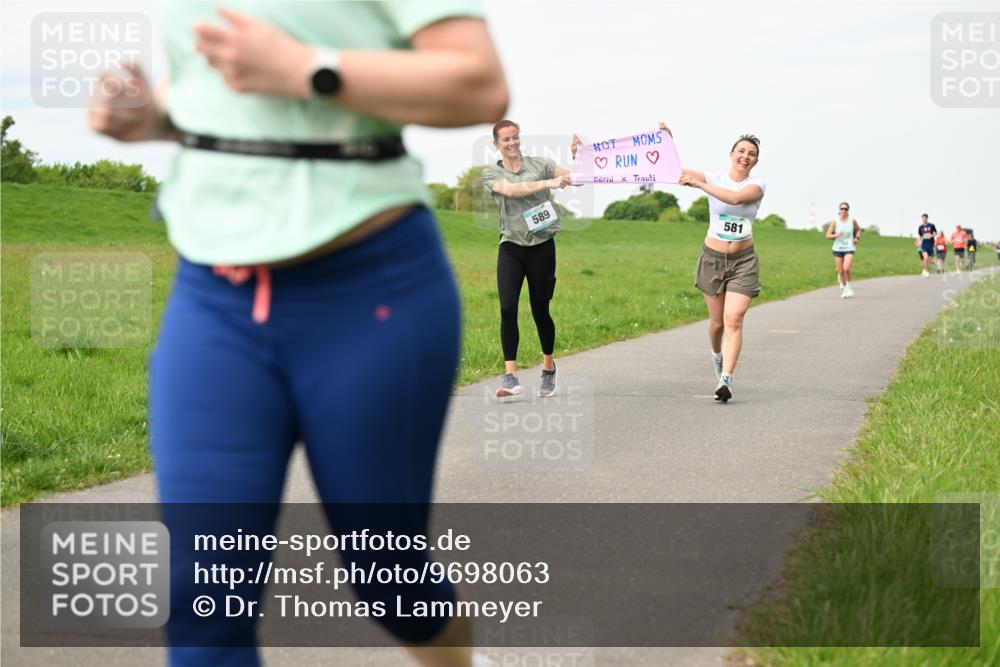 10.05.2026 - 8. Wedeler Halbmarathon Dr. Thomas Lammeyer http://msf.ph/oto/9698063 10.05.2026 11:31:35 Laufen 589, 581 meine-sportfotos.de