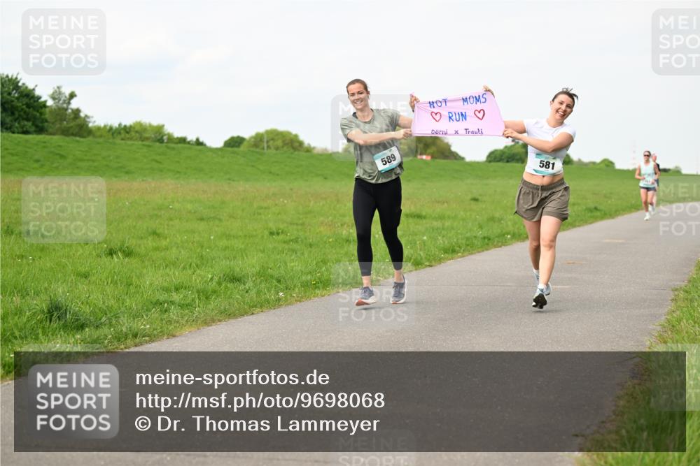 10.05.2026 - 8. Wedeler Halbmarathon Dr. Thomas Lammeyer http://msf.ph/oto/9698068 10.05.2026 11:31:36 Laufen 589, 581 meine-sportfotos.de