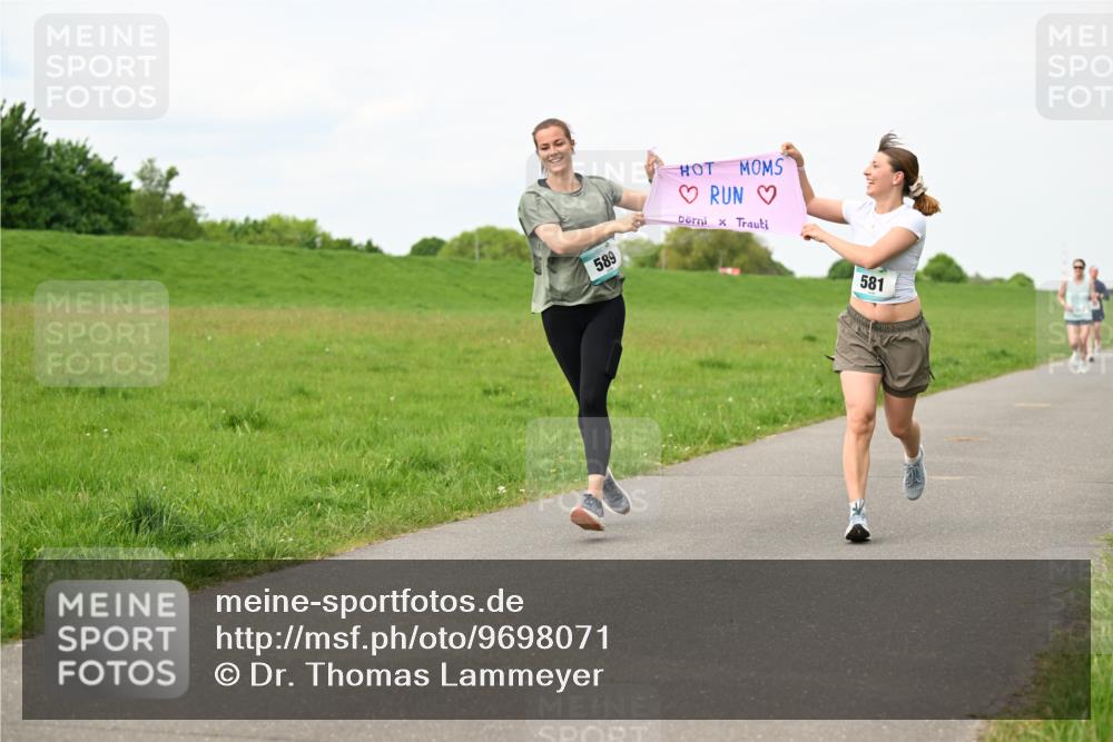 10.05.2026 - 8. Wedeler Halbmarathon Dr. Thomas Lammeyer http://msf.ph/oto/9698071 10.05.2026 11:31:36 Laufen 589, 581 meine-sportfotos.de