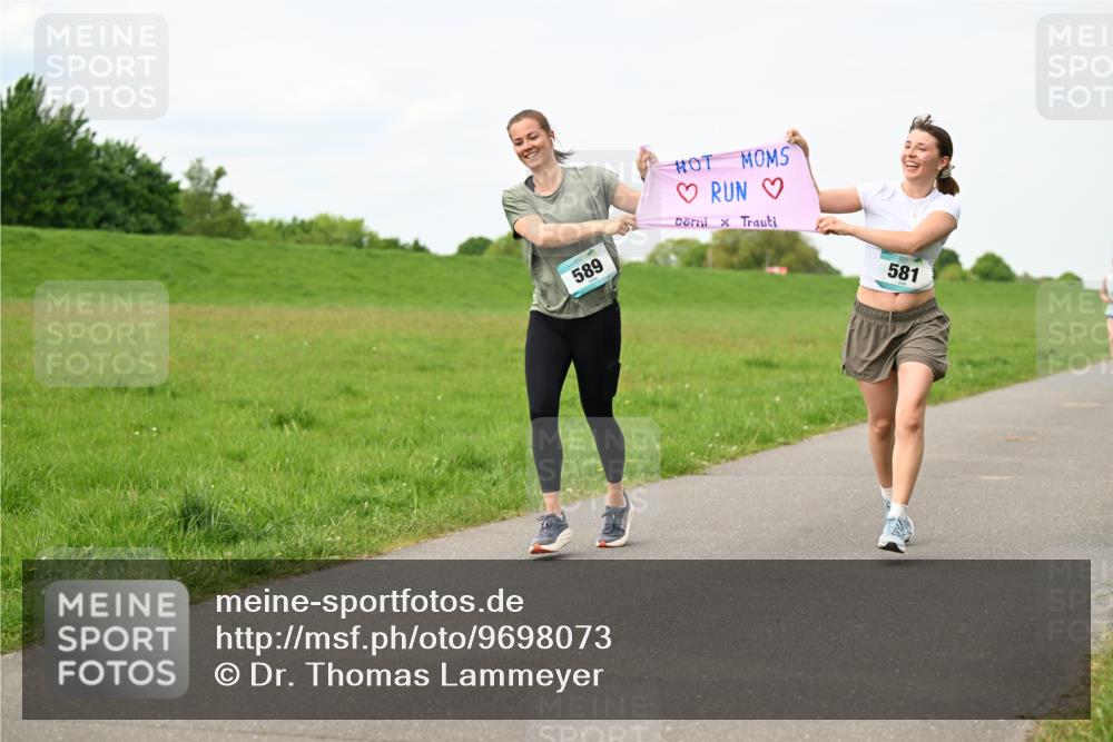 10.05.2026 - 8. Wedeler Halbmarathon Dr. Thomas Lammeyer http://msf.ph/oto/9698073 10.05.2026 11:31:37 Laufen 589, 581 meine-sportfotos.de