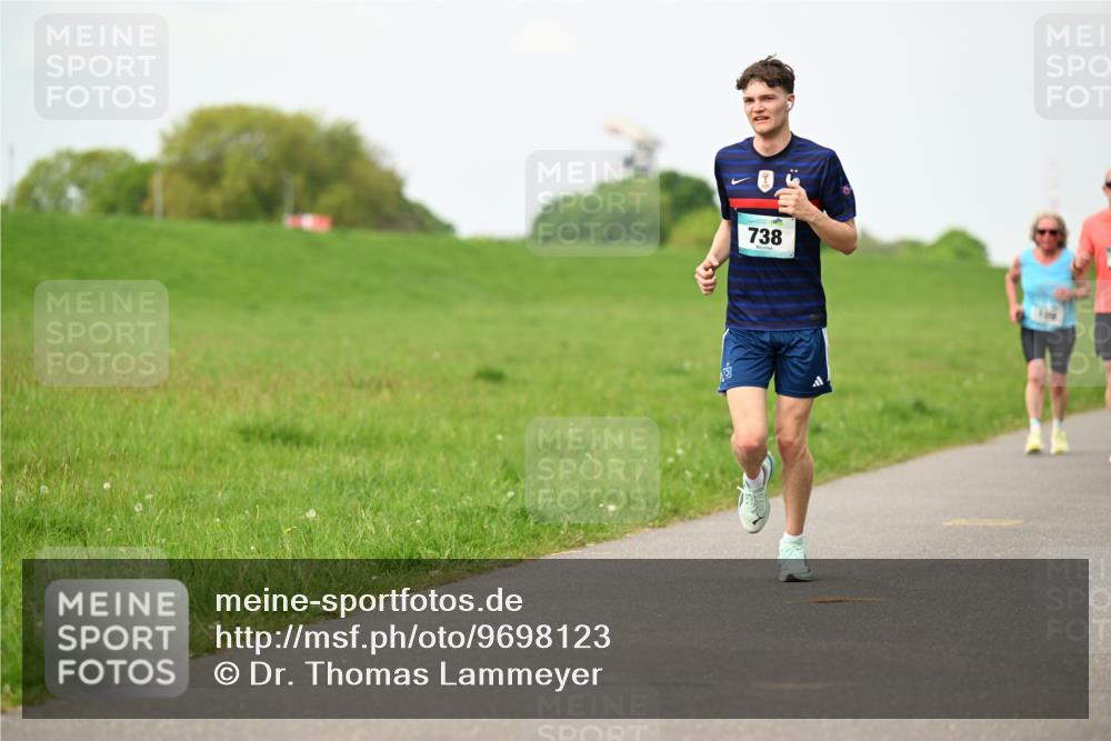 10.05.2026 - 8. Wedeler Halbmarathon Dr. Thomas Lammeyer http://msf.ph/oto/9698123 10.05.2026 11:31:48 Laufen 738 meine-sportfotos.de