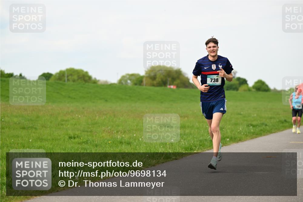 10.05.2026 - 8. Wedeler Halbmarathon Dr. Thomas Lammeyer http://msf.ph/oto/9698134 10.05.2026 11:31:49 Laufen 738 meine-sportfotos.de
