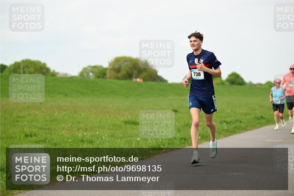 10.05.2026 - 8. Wedeler Halbmarathon Dr. Thomas Lammeyer http://msf.ph/oto/9698135 10.05.2026 11:31:49 Laufen 738, 100, 102 meine-sportfotos.de