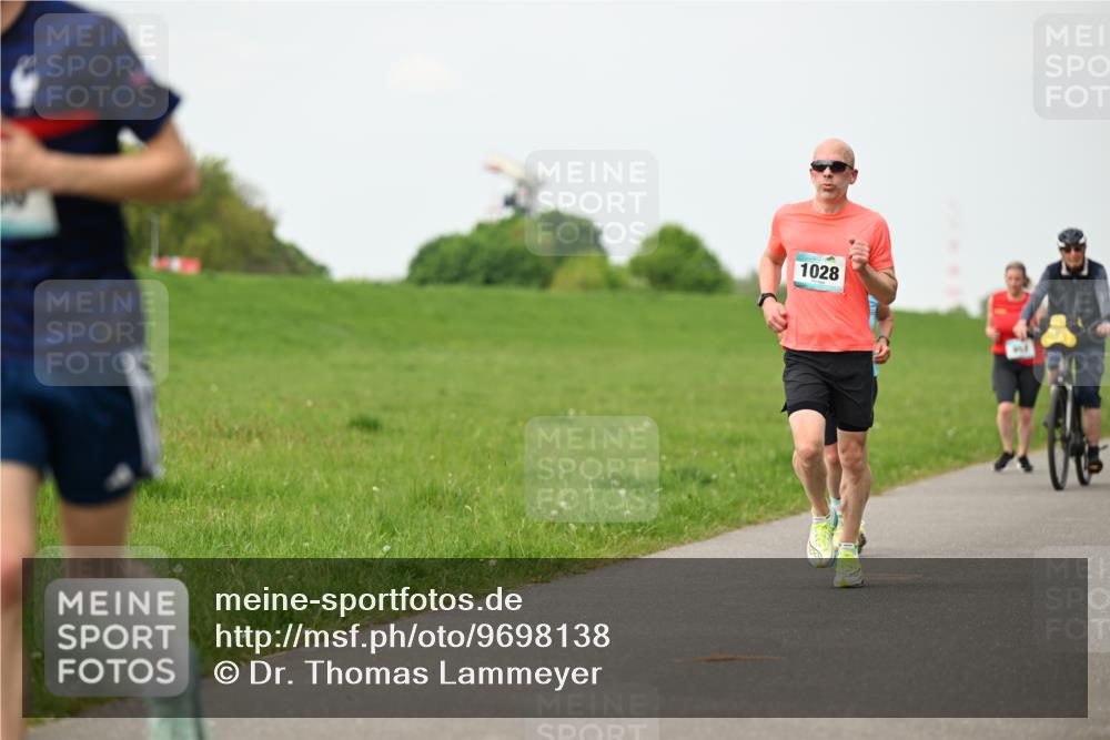 10.05.2026 - 8. Wedeler Halbmarathon Dr. Thomas Lammeyer http://msf.ph/oto/9698138 10.05.2026 11:31:50 Laufen 1028 meine-sportfotos.de