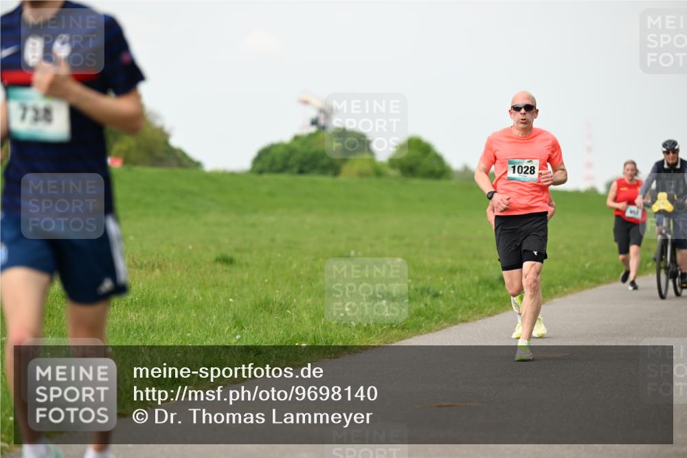 10.05.2026 - 8. Wedeler Halbmarathon Dr. Thomas Lammeyer http://msf.ph/oto/9698140 10.05.2026 11:31:50 Laufen 738, 1028 meine-sportfotos.de