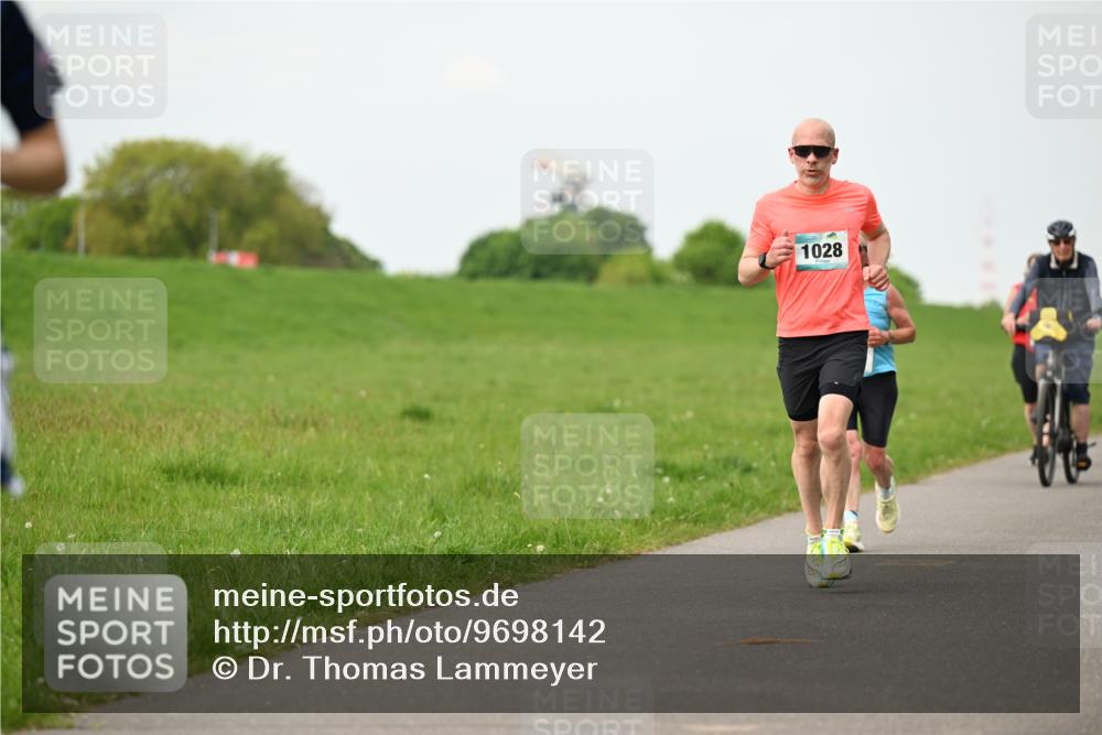 10.05.2026 - 8. Wedeler Halbmarathon Dr. Thomas Lammeyer http://msf.ph/oto/9698142 10.05.2026 11:31:51 Laufen 1028 meine-sportfotos.de