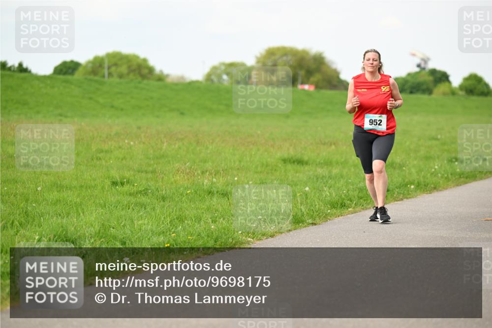 10.05.2026 - 8. Wedeler Halbmarathon Dr. Thomas Lammeyer http://msf.ph/oto/9698175 10.05.2026 11:31:59 Laufen 952 meine-sportfotos.de