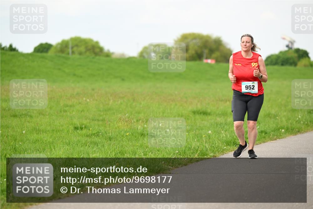 10.05.2026 - 8. Wedeler Halbmarathon Dr. Thomas Lammeyer http://msf.ph/oto/9698177 10.05.2026 11:32:00 Laufen 952 meine-sportfotos.de