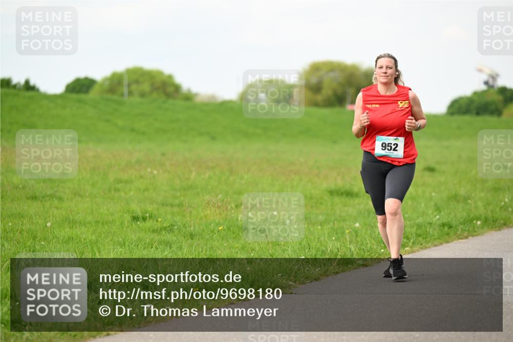 10.05.2026 - 8. Wedeler Halbmarathon Dr. Thomas Lammeyer http://msf.ph/oto/9698180 10.05.2026 11:32:00 Laufen 952 meine-sportfotos.de