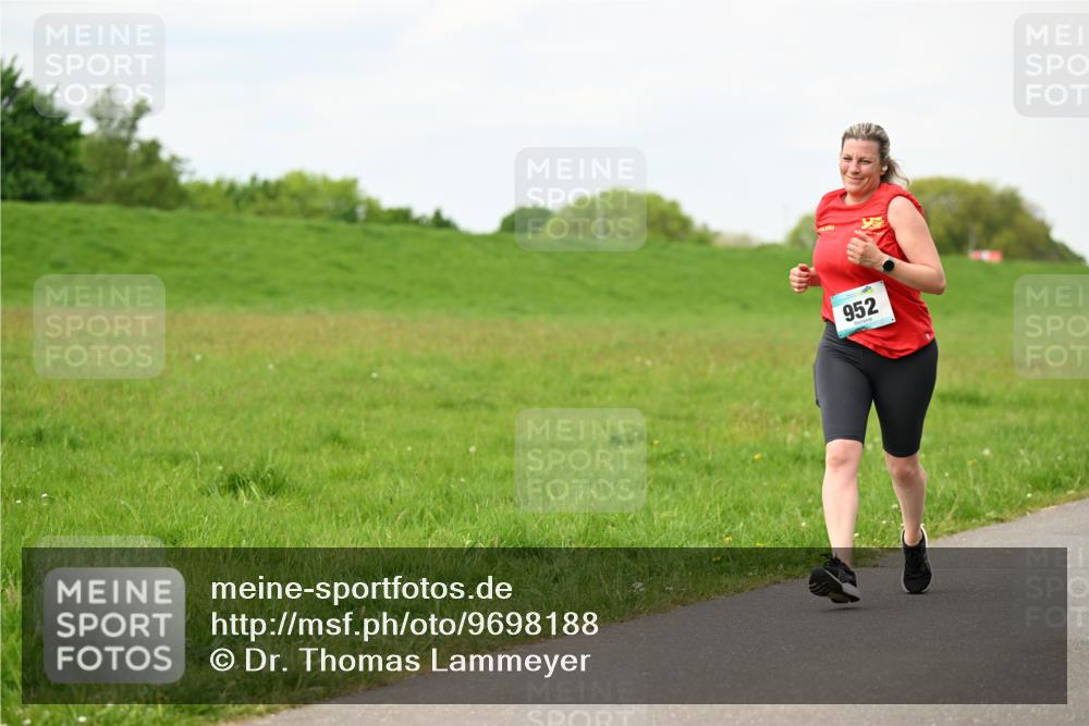 10.05.2026 - 8. Wedeler Halbmarathon Dr. Thomas Lammeyer http://msf.ph/oto/9698188 10.05.2026 11:32:01 Laufen 952 meine-sportfotos.de