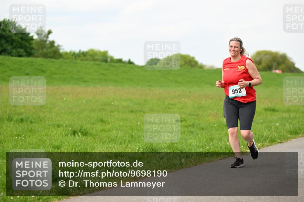 10.05.2026 - 8. Wedeler Halbmarathon Dr. Thomas Lammeyer http://msf.ph/oto/9698190 10.05.2026 11:32:01 Laufen 952 meine-sportfotos.de
