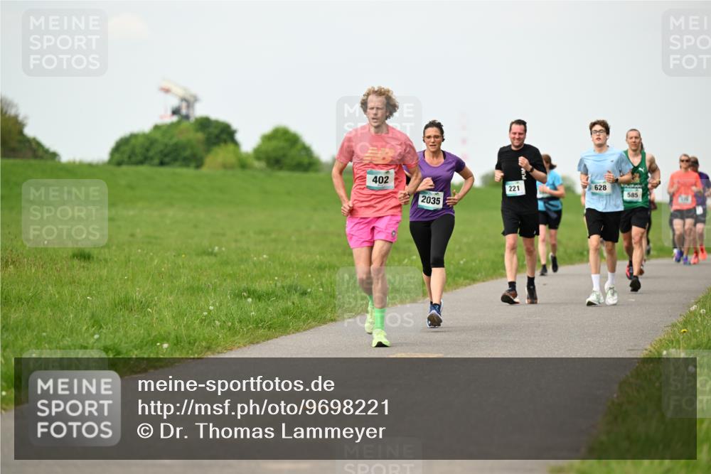 10.05.2026 - 8. Wedeler Halbmarathon Dr. Thomas Lammeyer http://msf.ph/oto/9698221 10.05.2026 11:32:12 Laufen 402, 221, 628, 585, 2035 meine-sportfotos.de
