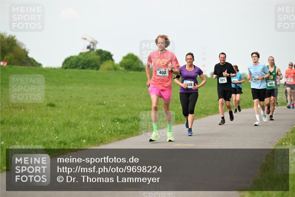 10.05.2026 - 8. Wedeler Halbmarathon Dr. Thomas Lammeyer http://msf.ph/oto/9698224 10.05.2026 11:32:12 Laufen 402, 221, 628, 035, 585 meine-sportfotos.de