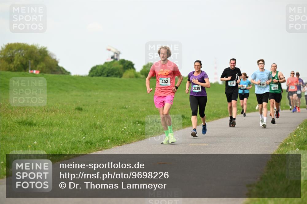 10.05.2026 - 8. Wedeler Halbmarathon Dr. Thomas Lammeyer http://msf.ph/oto/9698226 10.05.2026 11:32:12 Laufen 402, 221, 628, 2035, 585 meine-sportfotos.de