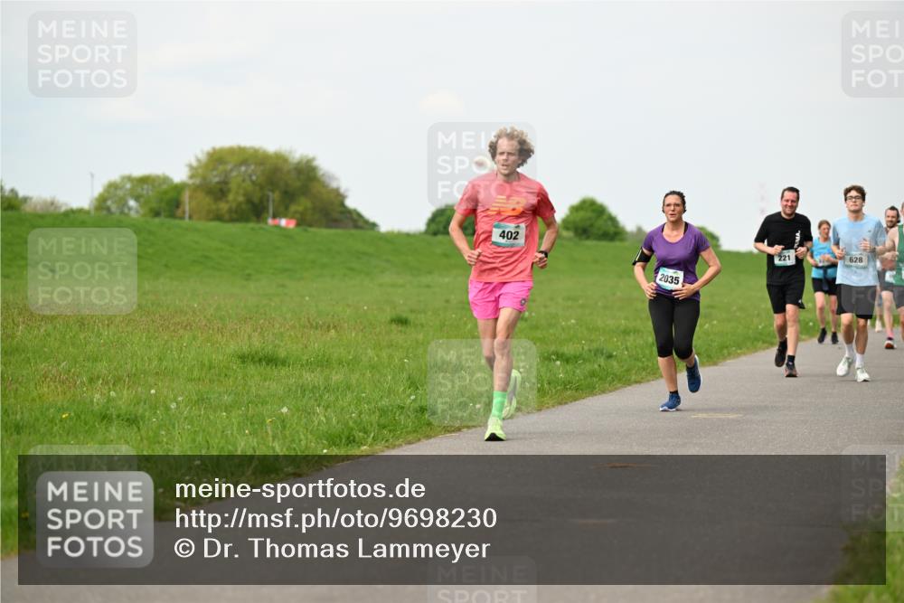 10.05.2026 - 8. Wedeler Halbmarathon Dr. Thomas Lammeyer http://msf.ph/oto/9698230 10.05.2026 11:32:13 Laufen 402, 2035, 221, 628 meine-sportfotos.de
