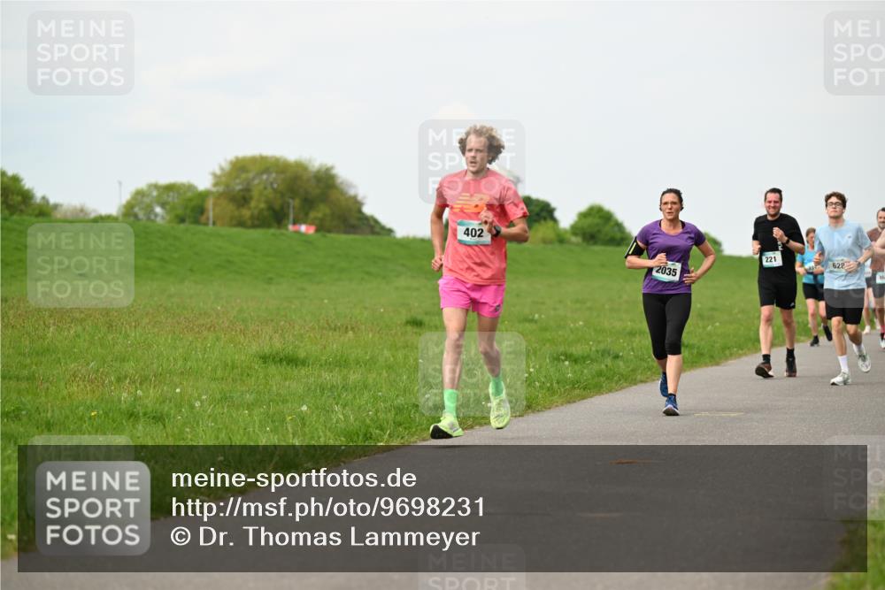10.05.2026 - 8. Wedeler Halbmarathon Dr. Thomas Lammeyer http://msf.ph/oto/9698231 10.05.2026 11:32:13 Laufen 402, 221, 628, 2035 meine-sportfotos.de