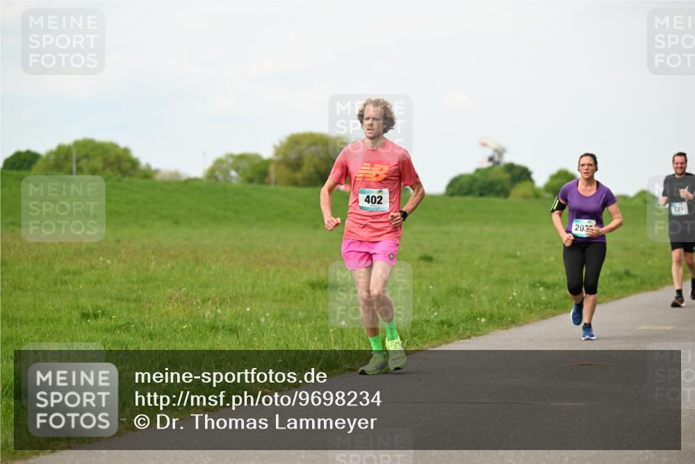 10.05.2026 - 8. Wedeler Halbmarathon Dr. Thomas Lammeyer http://msf.ph/oto/9698234 10.05.2026 11:32:14 Laufen 402, 203, 221 meine-sportfotos.de