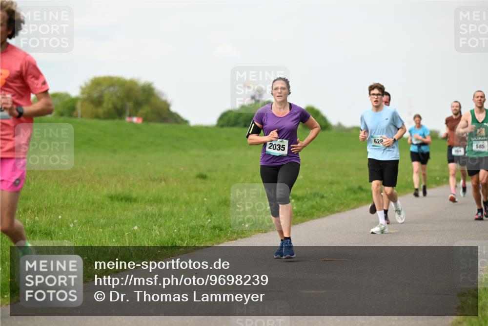 10.05.2026 - 8. Wedeler Halbmarathon Dr. Thomas Lammeyer http://msf.ph/oto/9698239 10.05.2026 11:32:15 Laufen 628, 585, 2035 meine-sportfotos.de