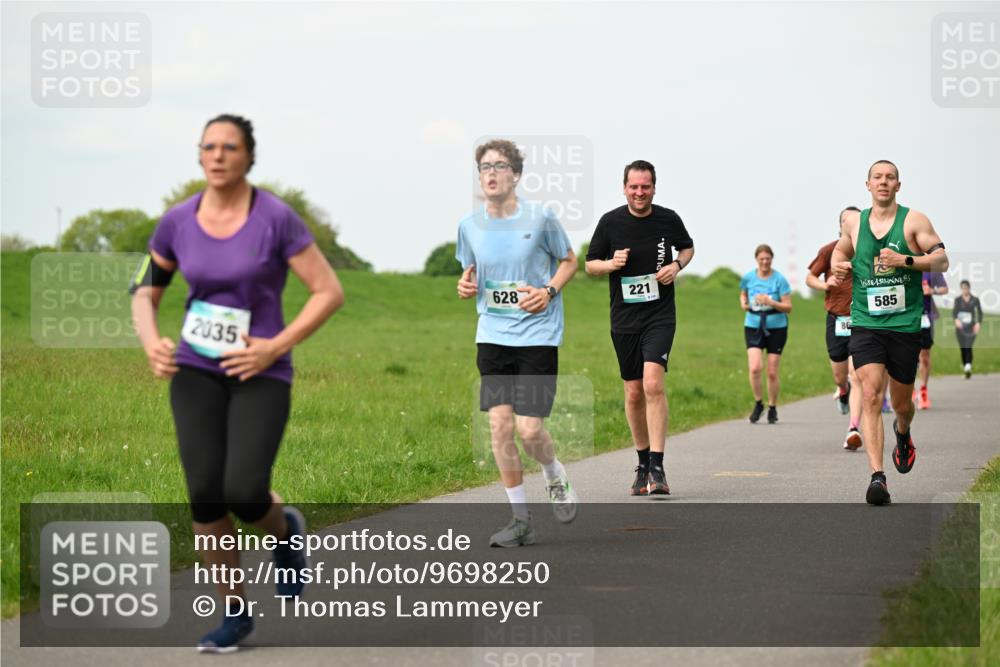 10.05.2026 - 8. Wedeler Halbmarathon Dr. Thomas Lammeyer http://msf.ph/oto/9698250 10.05.2026 11:32:17 Laufen 2035, 628, 221, 585 meine-sportfotos.de