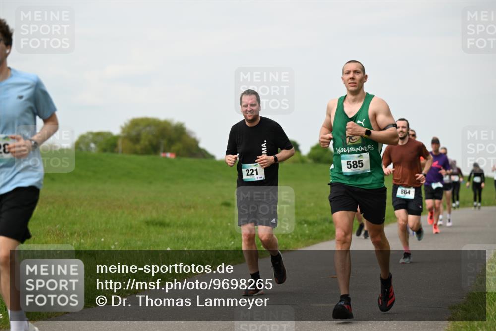 10.05.2026 - 8. Wedeler Halbmarathon Dr. Thomas Lammeyer http://msf.ph/oto/9698265 10.05.2026 11:32:20 Laufen 221, 585, 864 meine-sportfotos.de