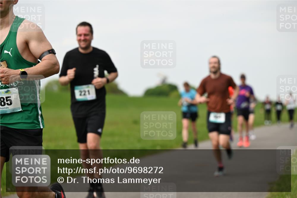 10.05.2026 - 8. Wedeler Halbmarathon Dr. Thomas Lammeyer http://msf.ph/oto/9698272 10.05.2026 11:32:21 Laufen 956, 221 meine-sportfotos.de