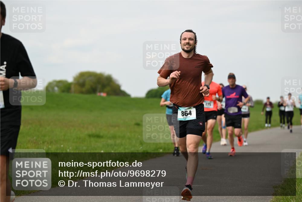 10.05.2026 - 8. Wedeler Halbmarathon Dr. Thomas Lammeyer http://msf.ph/oto/9698279 10.05.2026 11:32:22 Laufen 864 meine-sportfotos.de