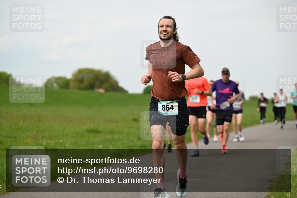 10.05.2026 - 8. Wedeler Halbmarathon Dr. Thomas Lammeyer http://msf.ph/oto/9698280 10.05.2026 11:32:22 Laufen 864 meine-sportfotos.de