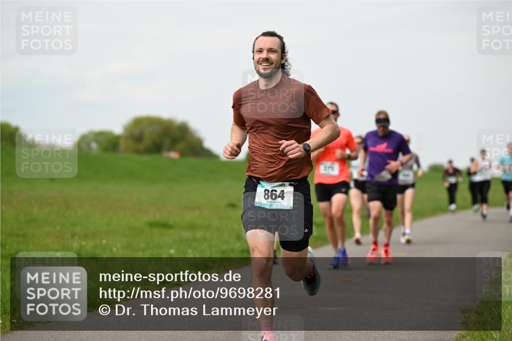 10.05.2026 - 8. Wedeler Halbmarathon Dr. Thomas Lammeyer http://msf.ph/oto/9698281 10.05.2026 11:32:23 Laufen 864, 275 meine-sportfotos.de