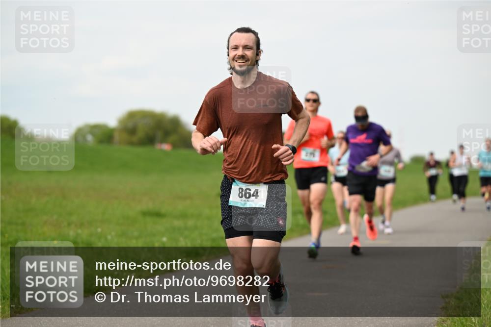 10.05.2026 - 8. Wedeler Halbmarathon Dr. Thomas Lammeyer http://msf.ph/oto/9698282 10.05.2026 11:32:23 Laufen 864 meine-sportfotos.de