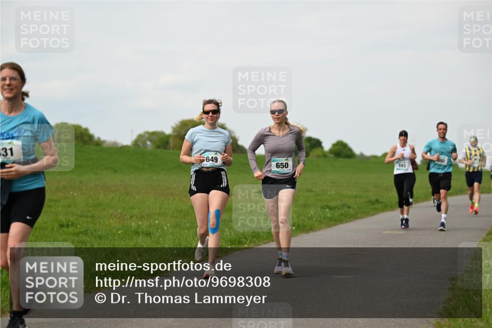 10.05.2026 - 8. Wedeler Halbmarathon Dr. Thomas Lammeyer http://msf.ph/oto/9698308 10.05.2026 11:32:27 Laufen 649, 650, 593 meine-sportfotos.de