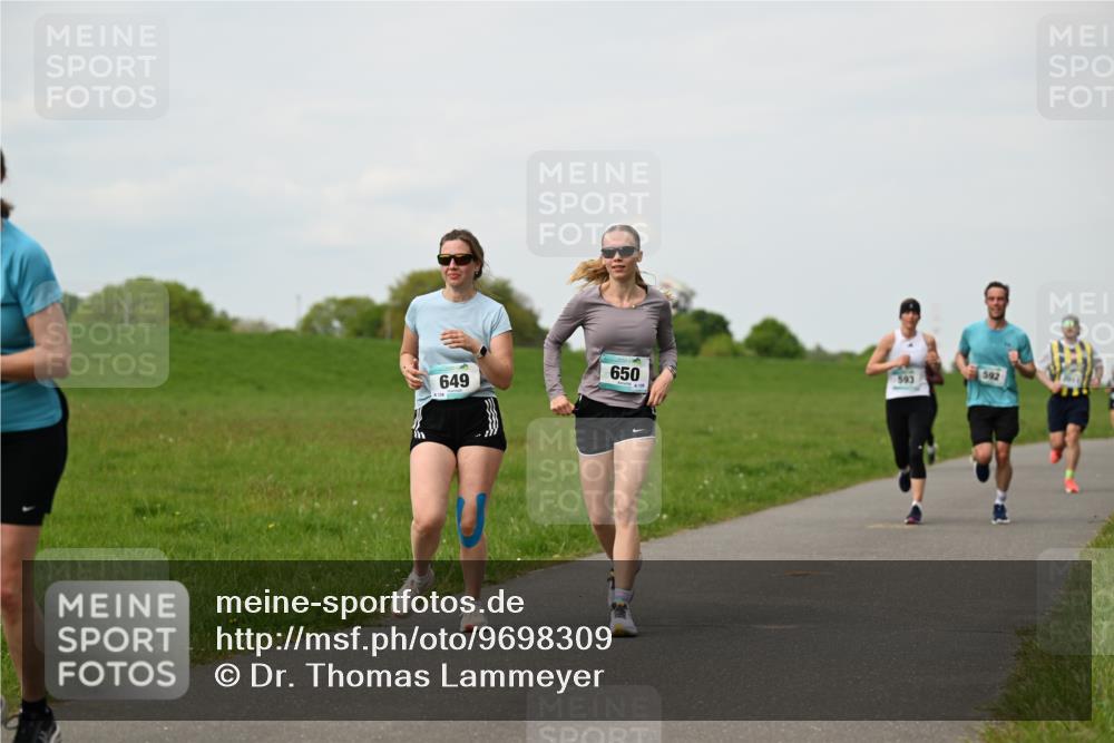 10.05.2026 - 8. Wedeler Halbmarathon Dr. Thomas Lammeyer http://msf.ph/oto/9698309 10.05.2026 11:32:27 Laufen 649, 650, 593, 592 meine-sportfotos.de
