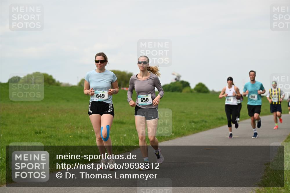 10.05.2026 - 8. Wedeler Halbmarathon Dr. Thomas Lammeyer http://msf.ph/oto/9698312 10.05.2026 11:32:28 Laufen 649, 650, 139, 583 meine-sportfotos.de
