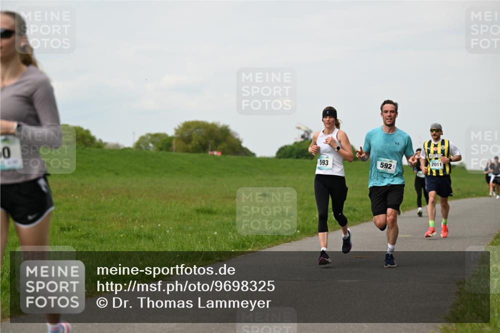 10.05.2026 - 8. Wedeler Halbmarathon Dr. Thomas Lammeyer http://msf.ph/oto/9698325 10.05.2026 11:32:30 Laufen 593, 592, 2011 meine-sportfotos.de