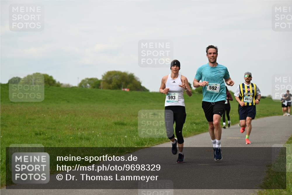 10.05.2026 - 8. Wedeler Halbmarathon Dr. Thomas Lammeyer http://msf.ph/oto/9698329 10.05.2026 11:32:30 Laufen 593, 592, 2011 meine-sportfotos.de
