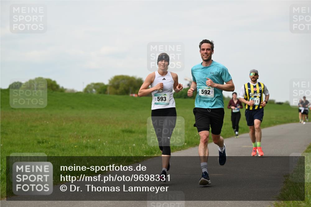 10.05.2026 - 8. Wedeler Halbmarathon Dr. Thomas Lammeyer http://msf.ph/oto/9698331 10.05.2026 11:32:31 Laufen 593, 592, 211 meine-sportfotos.de