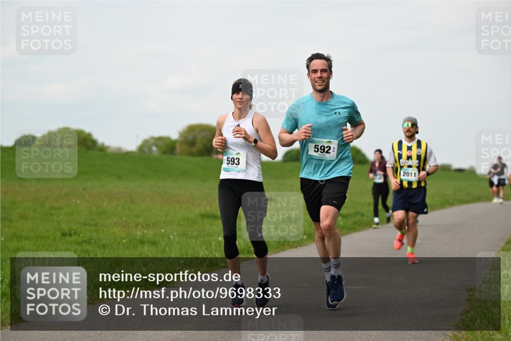 10.05.2026 - 8. Wedeler Halbmarathon Dr. Thomas Lammeyer http://msf.ph/oto/9698333 10.05.2026 11:32:31 Laufen 593, 592, 2011 meine-sportfotos.de