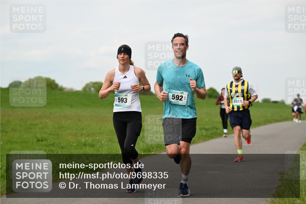 10.05.2026 - 8. Wedeler Halbmarathon Dr. Thomas Lammeyer http://msf.ph/oto/9698335 10.05.2026 11:32:31 Laufen 593, 592, 2011 meine-sportfotos.de