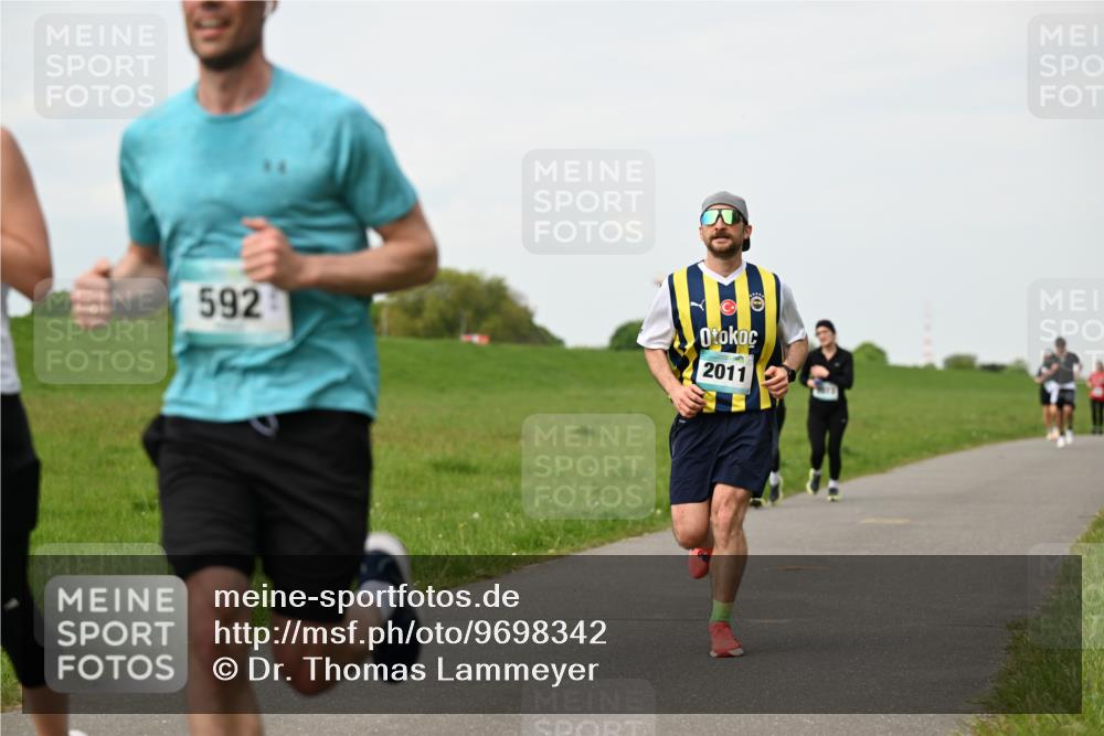 10.05.2026 - 8. Wedeler Halbmarathon Dr. Thomas Lammeyer http://msf.ph/oto/9698342 10.05.2026 11:32:32 Laufen 592, 2011 meine-sportfotos.de
