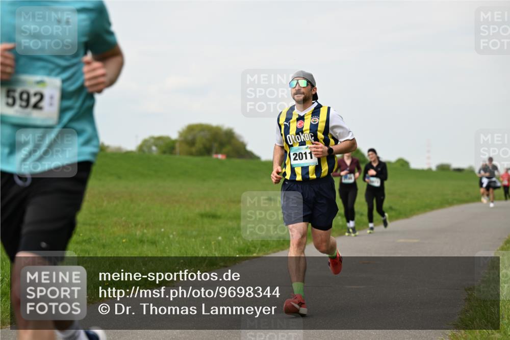 10.05.2026 - 8. Wedeler Halbmarathon Dr. Thomas Lammeyer http://msf.ph/oto/9698344 10.05.2026 11:32:33 Laufen 592, 2011 meine-sportfotos.de