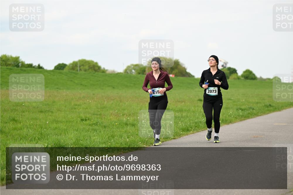 10.05.2026 - 8. Wedeler Halbmarathon Dr. Thomas Lammeyer http://msf.ph/oto/9698363 10.05.2026 11:32:37 Laufen 2073 meine-sportfotos.de