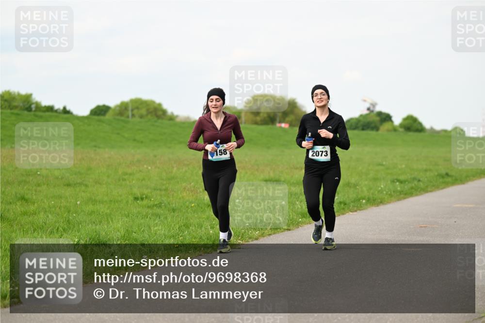 10.05.2026 - 8. Wedeler Halbmarathon Dr. Thomas Lammeyer http://msf.ph/oto/9698368 10.05.2026 11:32:38 Laufen 2073 meine-sportfotos.de