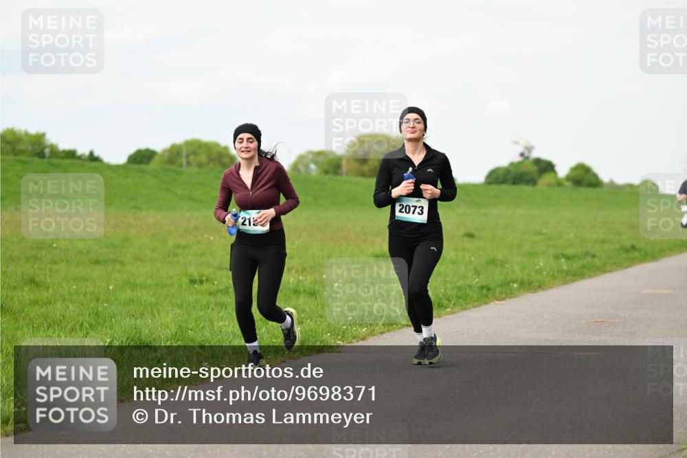 10.05.2026 - 8. Wedeler Halbmarathon Dr. Thomas Lammeyer http://msf.ph/oto/9698371 10.05.2026 11:32:38 Laufen 2073 meine-sportfotos.de