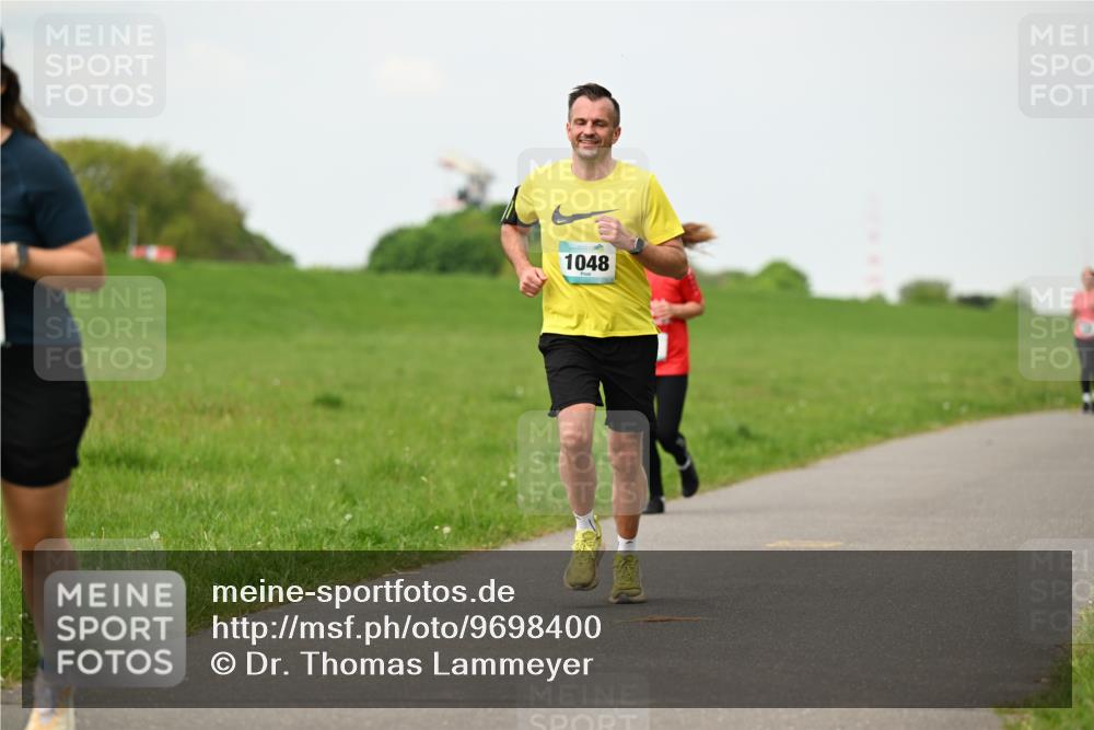10.05.2026 - 8. Wedeler Halbmarathon Dr. Thomas Lammeyer http://msf.ph/oto/9698400 10.05.2026 11:32:48 Laufen 1048 meine-sportfotos.de