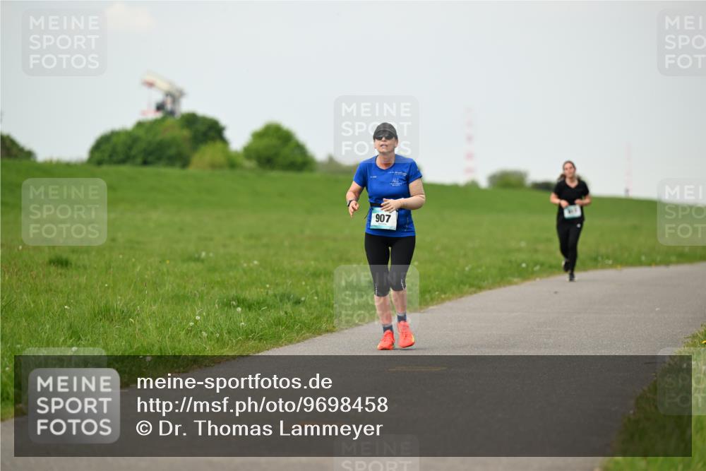 10.05.2026 - 8. Wedeler Halbmarathon Dr. Thomas Lammeyer http://msf.ph/oto/9698458 10.05.2026 11:33:09 Laufen 907 meine-sportfotos.de