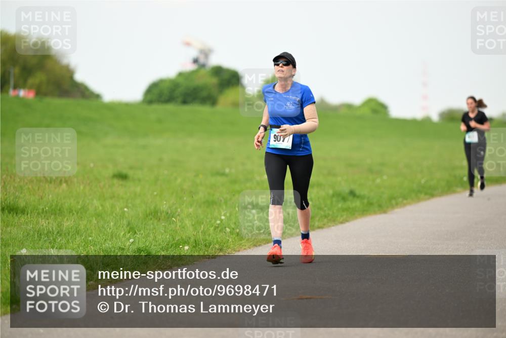 10.05.2026 - 8. Wedeler Halbmarathon Dr. Thomas Lammeyer http://msf.ph/oto/9698471 10.05.2026 11:33:11 Laufen 9077 meine-sportfotos.de