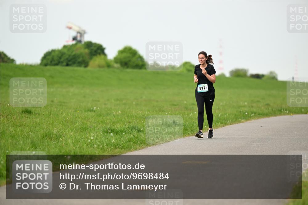 10.05.2026 - 8. Wedeler Halbmarathon Dr. Thomas Lammeyer http://msf.ph/oto/9698484 10.05.2026 11:33:15 Laufen 917 meine-sportfotos.de